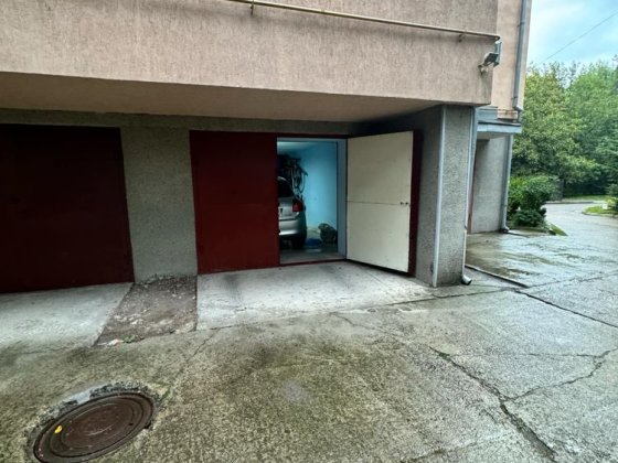 Гараж в житловому будинку Івано-Франківськ