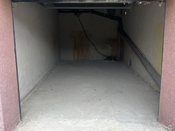 Гараж з комунікаціями (23м.кв). вул. Довженка.