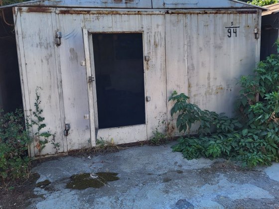 Гараж, металевий, в середині обкладений цеглою Черкассы