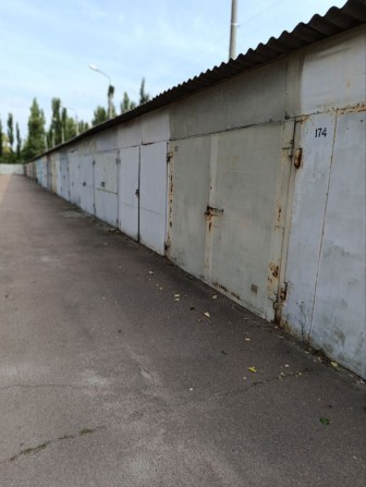 Продам гараж вул Сiмі Соснених Івана Дзюби 7 а кооперативі з охороною - фото 1