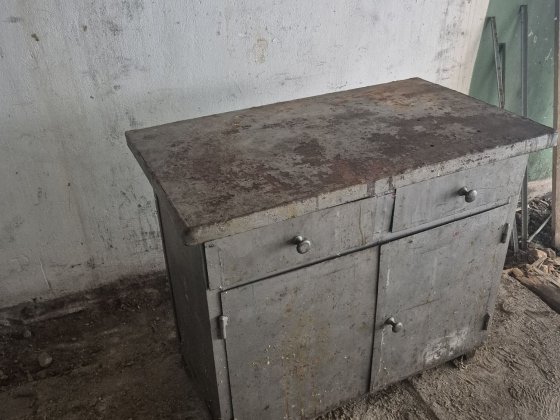 Стіл в гараж, металевий верстак