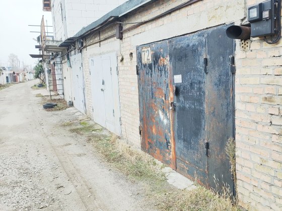 Продам Гараж! Рядом ринок Перова! Є ,свій дворик! Київ