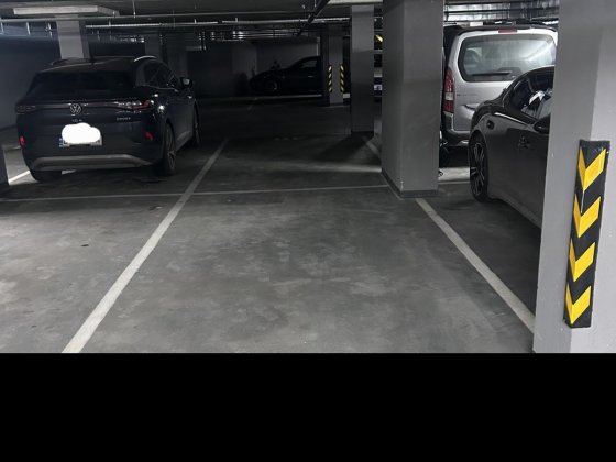 Паркомісце Замарстинівська, 40