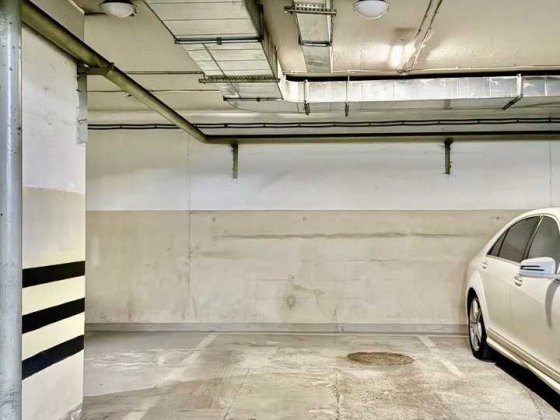 Оренда паркінгу, вул.Коновальця 32Б, секція 5.