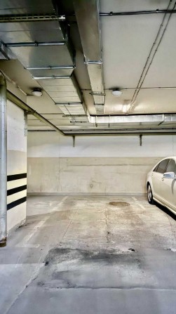Оренда паркінгу, вул.Коновальця 32Б, секція 5. - фото 1