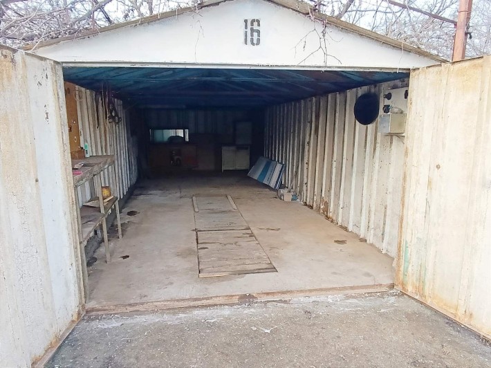 Продам ГАРАЖ район природные камни Маршала Жукова - фото 1