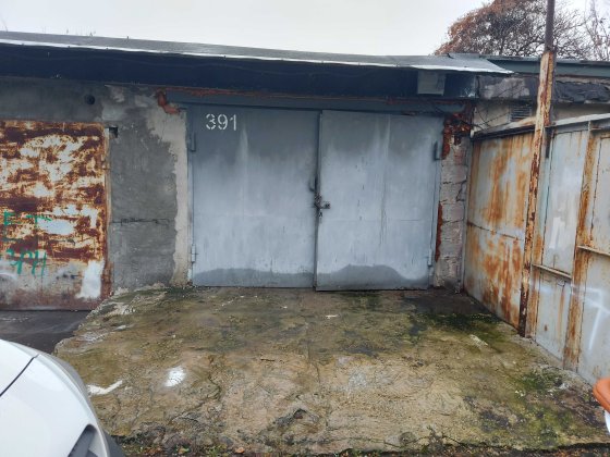 Гараж у кооперативі Водник-2 на Бережанській