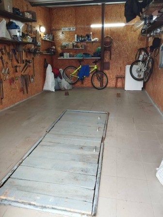 Гараж на Ньютона, Комунальний ринок - фото 1