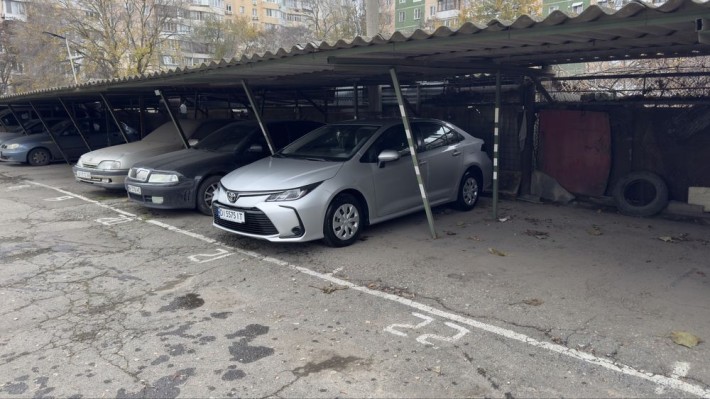 Продам парковочное место с навесом - фото 1