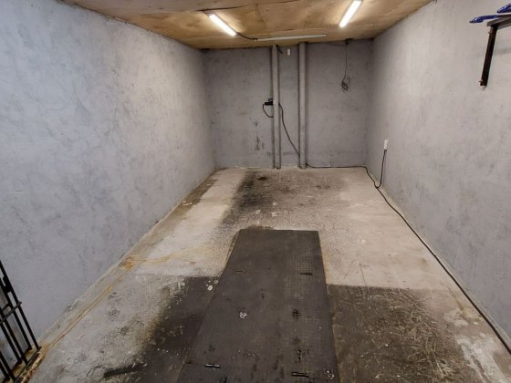 Продам Приватизированый гараж Полярная 19 . Г/К Полярный2 Жк Яскравый Київ