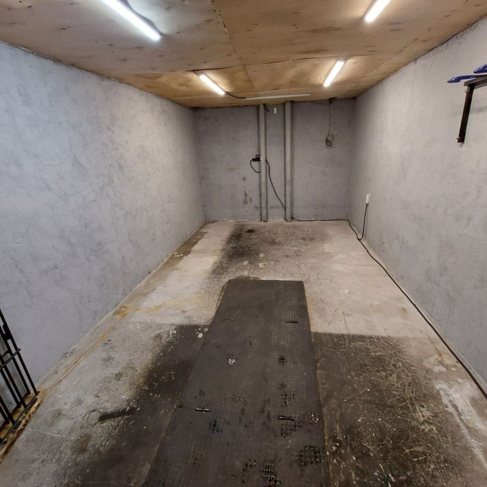 Продам Приватизированый гараж Полярная 19 . Г/К Полярный2 Жк Яскравый - фото 1