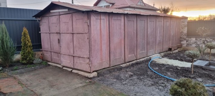 Розбірний, металевий гараж
Максимальна довжина 8,80 м.
за потре - фото 1