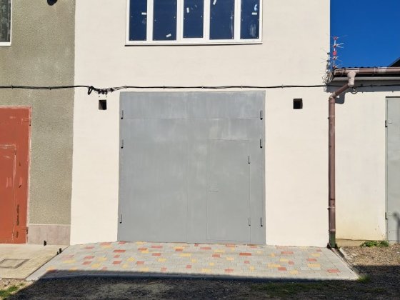 Гараж. Двоповерховий.