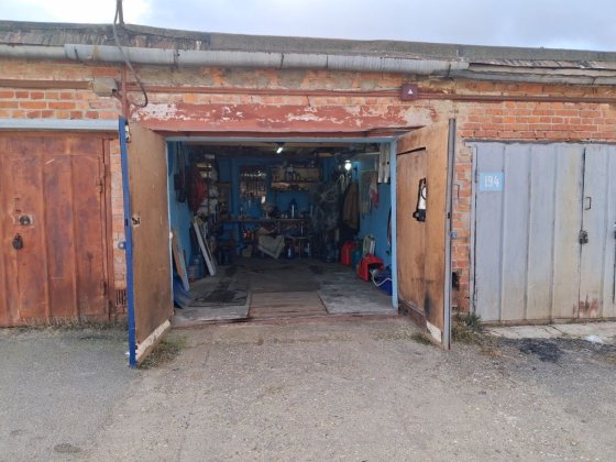 Продаётся гараж кооператив комунар.Возле 24этажки