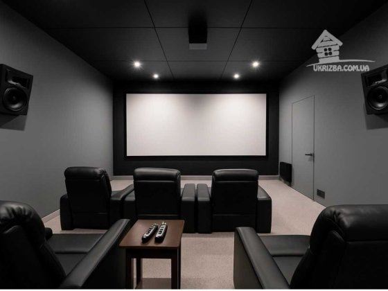 Центр. Будинок VIP-рівня. Більярд,караоке,теніс,аерохокей. До 25 осіб.