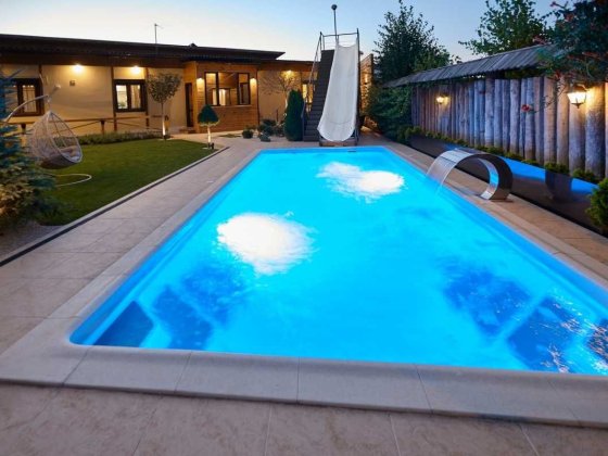 Дом 300 кв. Открытый бассейн с подогревом, сауна, джакузи, бильярд. Киев