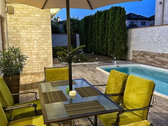 Дом в Совиньоне новогодние корпоративы Бурлача Балка