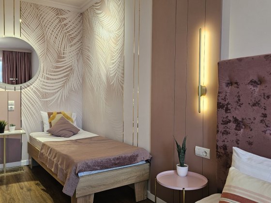 Нові 2025 р. Апартаменти White Pink Apartment. На набережній в центрі Мукачево