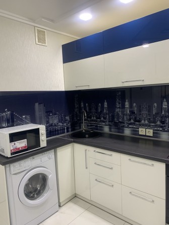 Сдам квартиру посуточно центр - фото 1