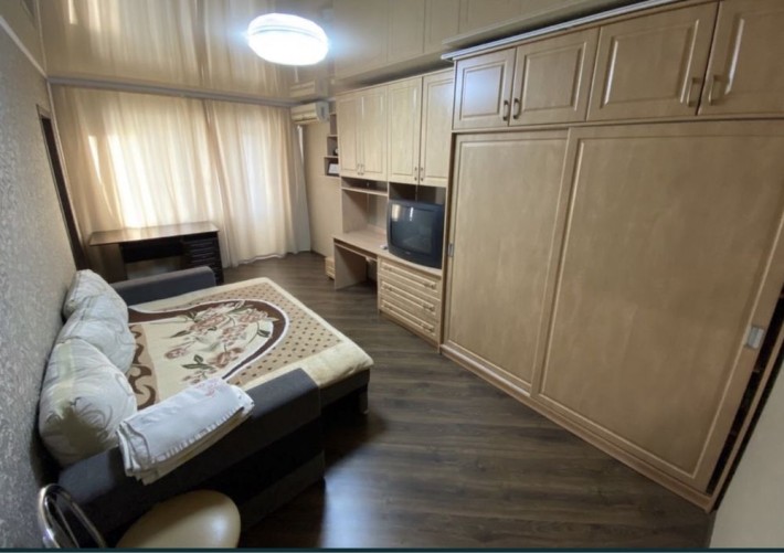 Оренда 1 кімн квартири ЦЕНТР, ПЛОЩА(є варіанти) - фото 1