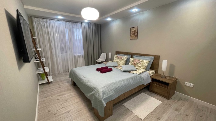 Квартира з новим ремонтом поруч з центром - фото 1