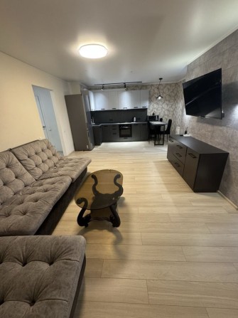 Стильна, затишна, простора квартира в центрі - фото 1