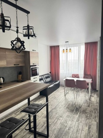 Стильна нова квартира на Митниці - фото 1