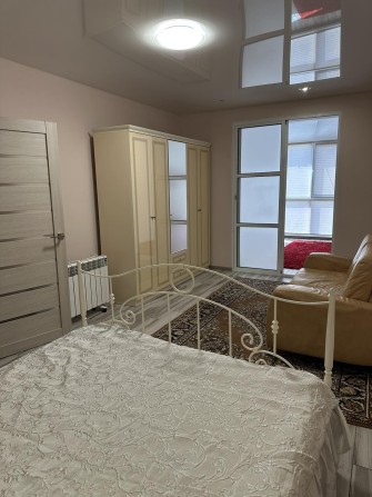 Сдам подобово 2 к.квартиру з окремим входом.можна з тваринками - фото 1