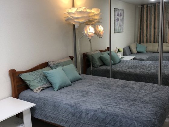 Красивая НОВАЯ квартира-студия перший поверх посуточно почасово Черкаси