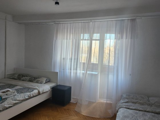 Подобова здается 1  кім.квартира ,біля м. "Лівобережна " Київ