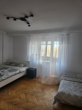 Подобова здается 1  кім.квартира ,біля м. "Лівобережна " - фото 1