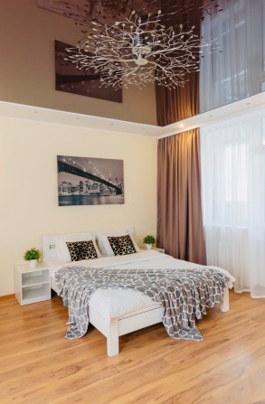 Подобово БУДИНОК НА ГЕНЕРАТОРІ. Ліфти вода цілодобово. - фото 1