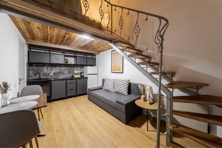 Подобова оренда квартири з ДИЗАЙНЕРСЬКИМ ІНТЕРʼЄРОМ • Тераса • Центр - фото 1