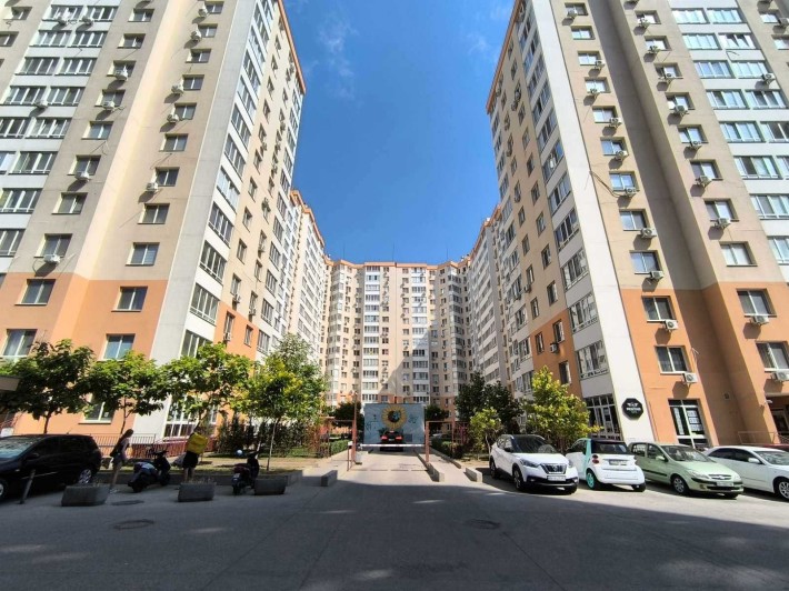 Посуточно свободна  своя новая евродвушка  ЖК Радужный 2+2 - фото 1