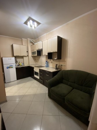 Посуточно квартира 1 эт. СитиЦентр, Небесной Сотни, Киевский Р-н - фото 1