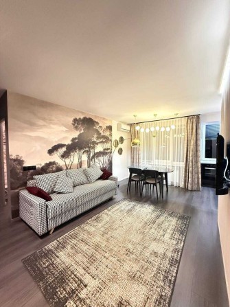 Апартаменти з балконом в центрі до 6 осіб на пр. Свободи - фото 1