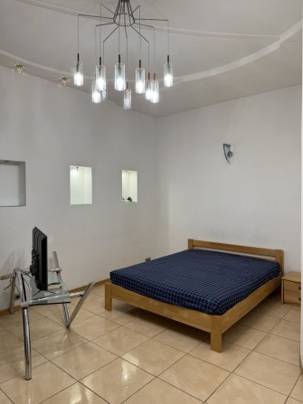 Посуточно 3 комн. квартира Центр ТЦ Никольский - фото 1