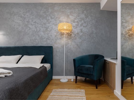 Власник, вул Лесі Українки( площа Ринок) Львів