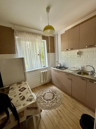 Сдам 1 комнатную квартру ул.Космонавтов р-н Парк Горького (МаркТвена) - фото 1