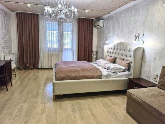 Центр біля Оперного театру і ТРЦ Львов-Форум спальня і кухня-студія Львов