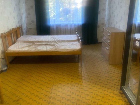 Здається кімната в гуртожитку. Кам'янець-Подільський