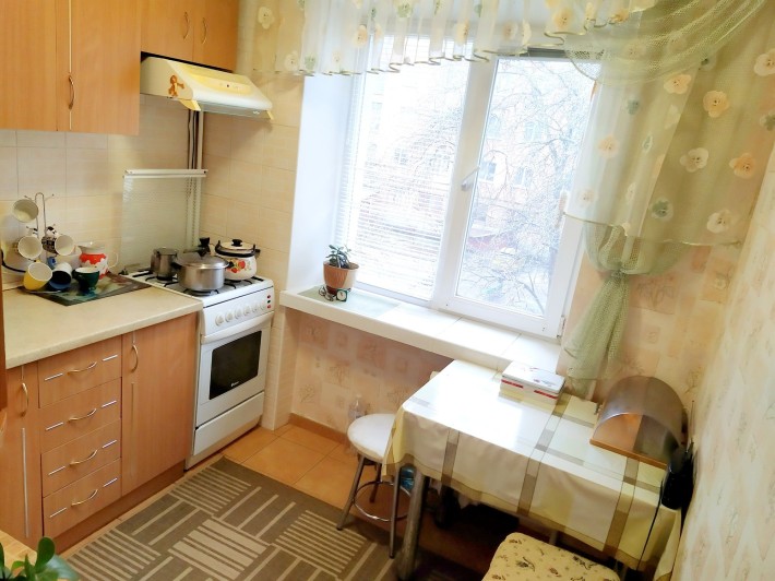 Оренда окремої кімнати для дівчини без господарів - фото 1