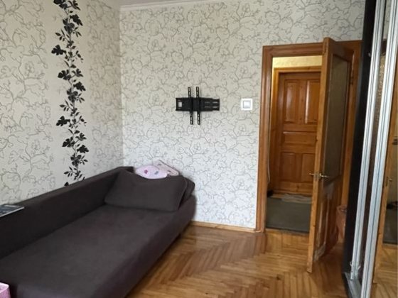 Здається окрема кімната для дівчини. Каскад. Івано-Франківськ