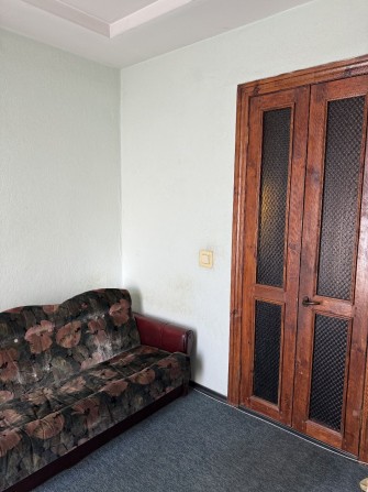 Сдам комнату в двух комнатной квартире в центре города - фото 1