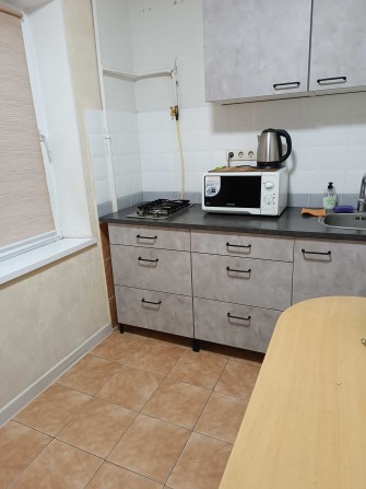 Без хазяїв. Метро Чернігівська пішки,Миропільська 23 - фото 1