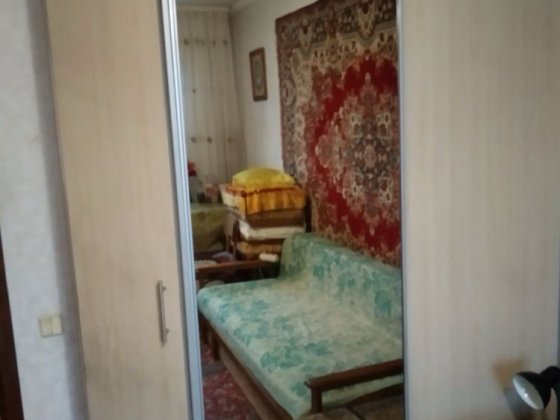 Здається кімната,метро поруч Київ