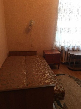 Сдам комнату с кухней в коммуне! Центр! Срочно! - фото 1