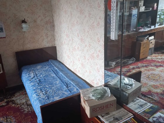 Сдается комната с балконом. Для девушки , женщины.Таирова. Средн этаж. Одесса