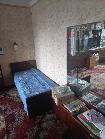 Сдается комната с балконом. Для девушки , женщины.Таирова. Средн этаж. - фото 1