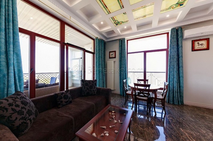 Стильные апартаменты с террасой в Ж/К «Аркадийский дворец». - фото 1